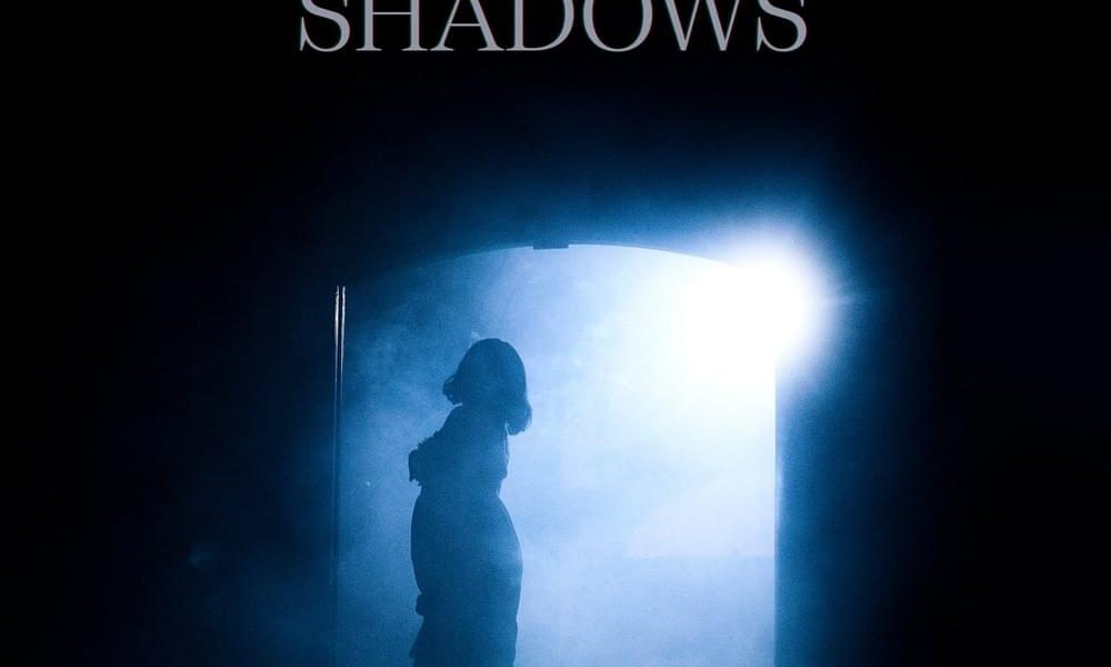 Mae Stephens – Out of the Shadows